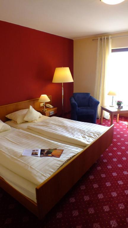 Weinhotel St. Stephanus Цельтинген-Рахтиг Номер фото