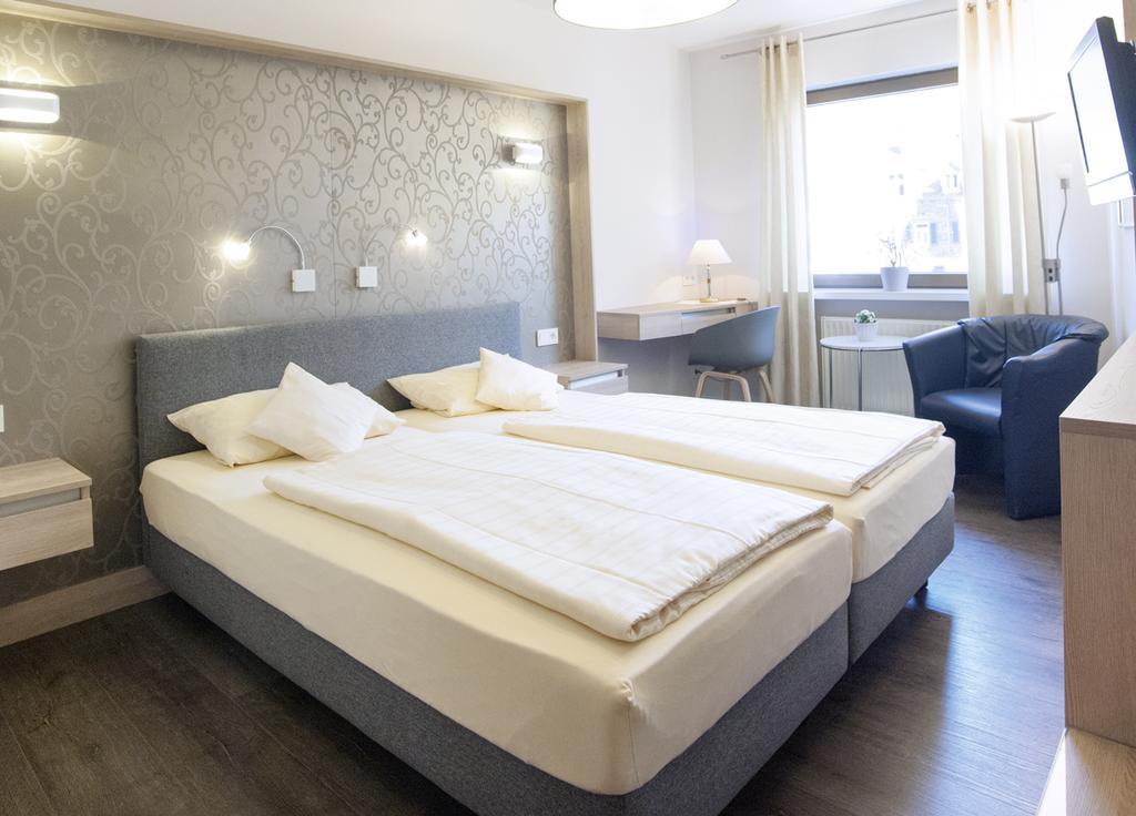 Weinhotel St. Stephanus Цельтинген-Рахтиг Экстерьер фото