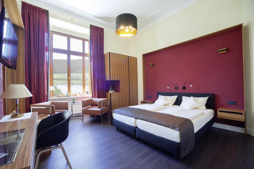 Weinhotel St. Stephanus Цельтинген-Рахтиг Экстерьер фото