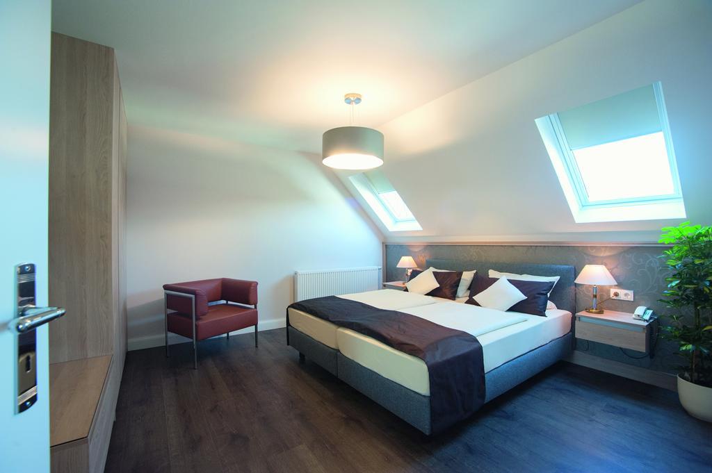Weinhotel St. Stephanus Цельтинген-Рахтиг Экстерьер фото