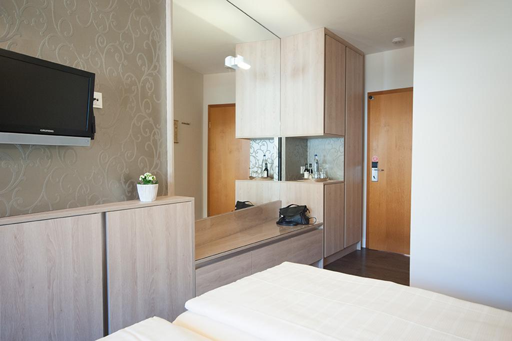 Weinhotel St. Stephanus Цельтинген-Рахтиг Экстерьер фото