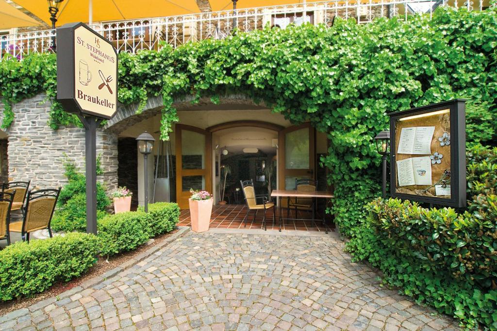 Weinhotel St. Stephanus Цельтинген-Рахтиг Экстерьер фото